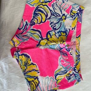 Gently pre loved, size 6 Lily Pulitzer shorts